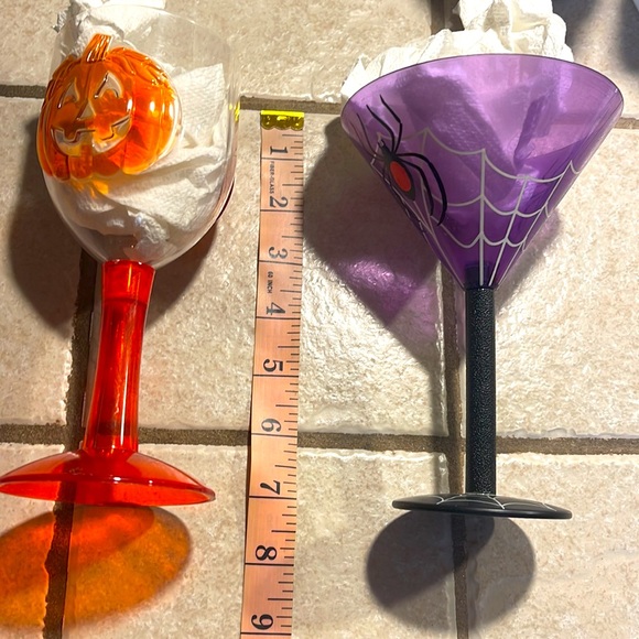 4~Halloween Plastic Cups, 2~Spider W Net,1 bat,1 Pumpkin Style Size 7” Aprox - Picture 10 of 10